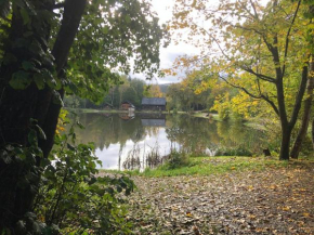Rustikale Wanderhütte am Angelteich
